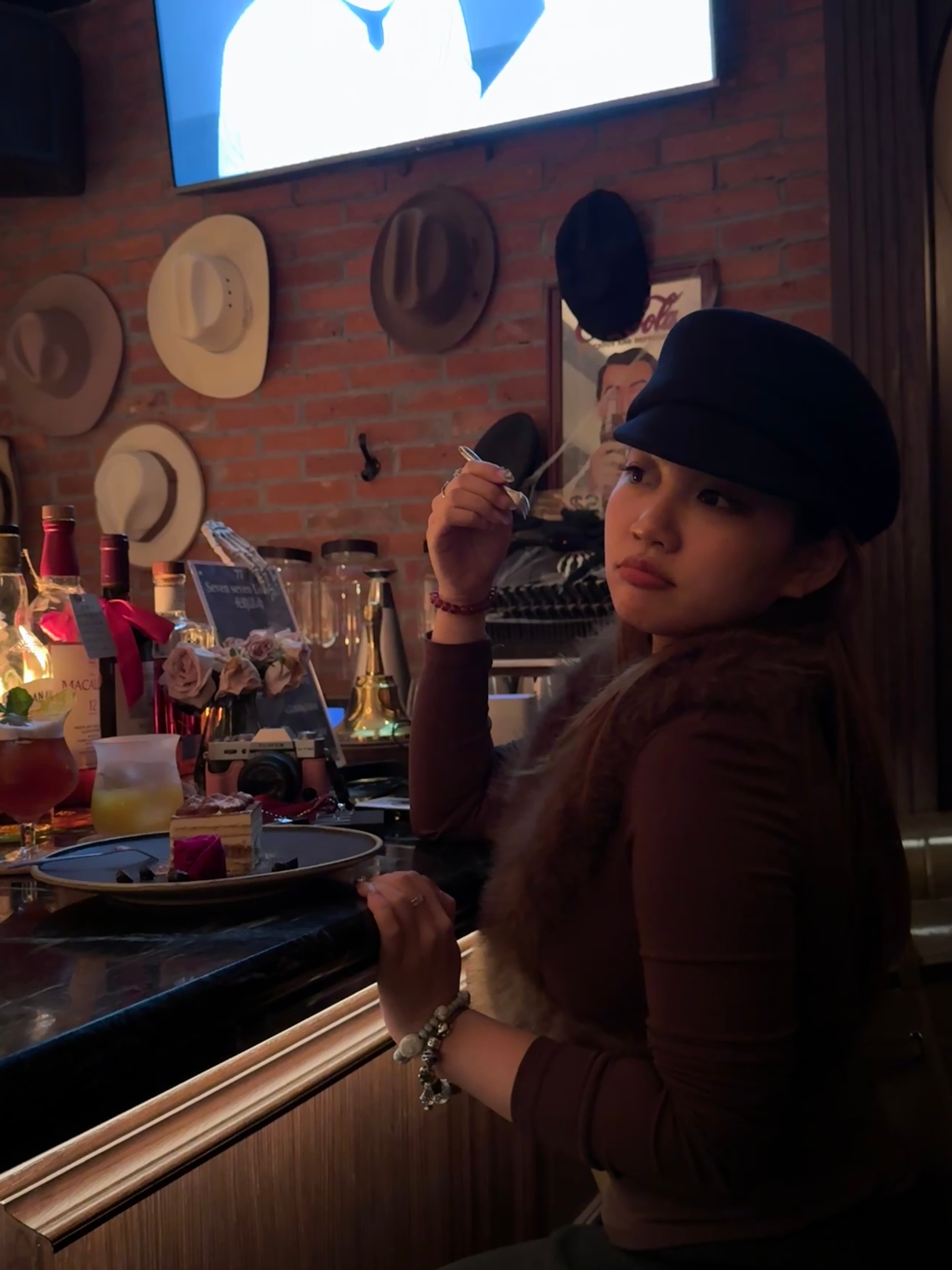 有随叫随到的朋友二三小酌吃到了近日最佳提拉米苏cake拍的照片够发n年宜微醺 ​