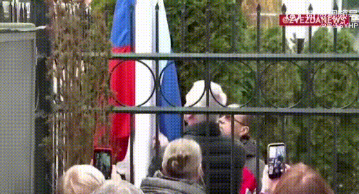 不愧是俄罗斯外交“战狼”

刚刚获得俄总统普京颁发奖章的扎哈罗娃，对波兰关闭俄罗