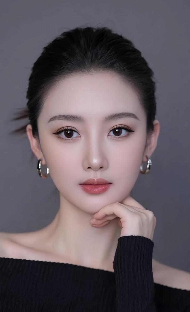 做人实不易，
赚钱和花钱大有学问。

赚钱，
得有真本事，
要像蚂蚁搬山，
一步