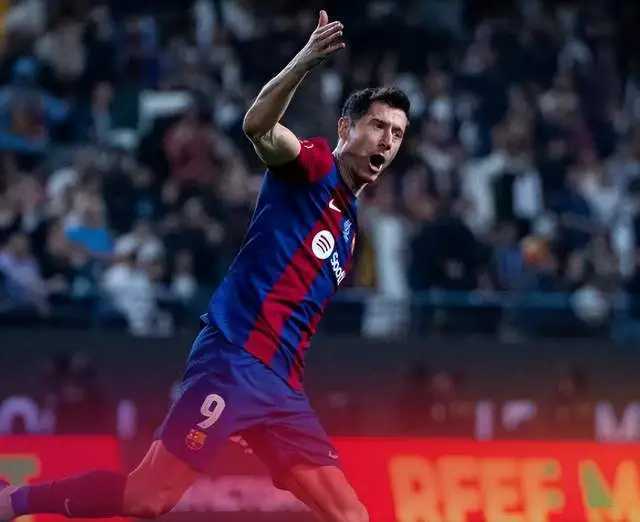 37岁的莱万多夫斯基，在巴萨的生涯进入倒计时。10月12日，《每日体育报》透露，