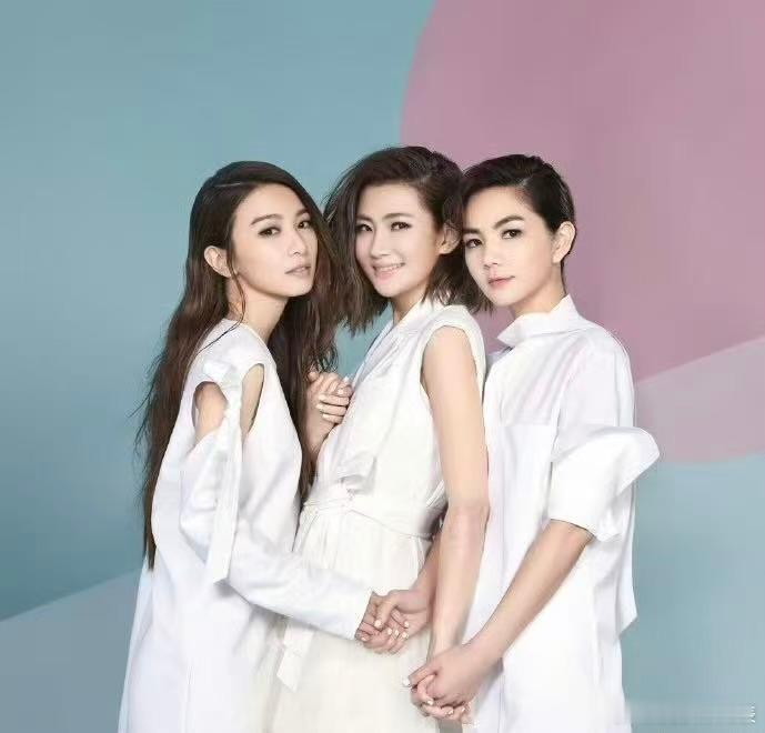 华研回应SHE合体可能性 11日，发文庆祝S.H.E出道25周年并感谢华研公司，