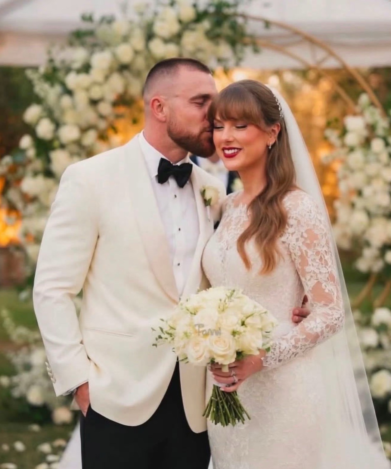 牛逼 之前剩下的蛋糕就算了 结果垃圾都被拍卖了Taylor Swift 婚礼产生