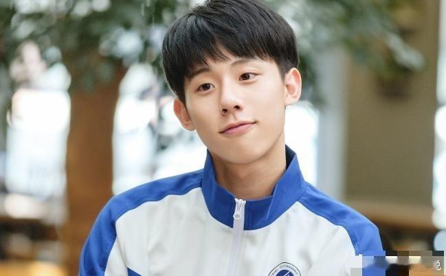 说起周奇这个名字，或许很多网友和观众没那么熟悉。但要看到他本人，应该就不会很陌生