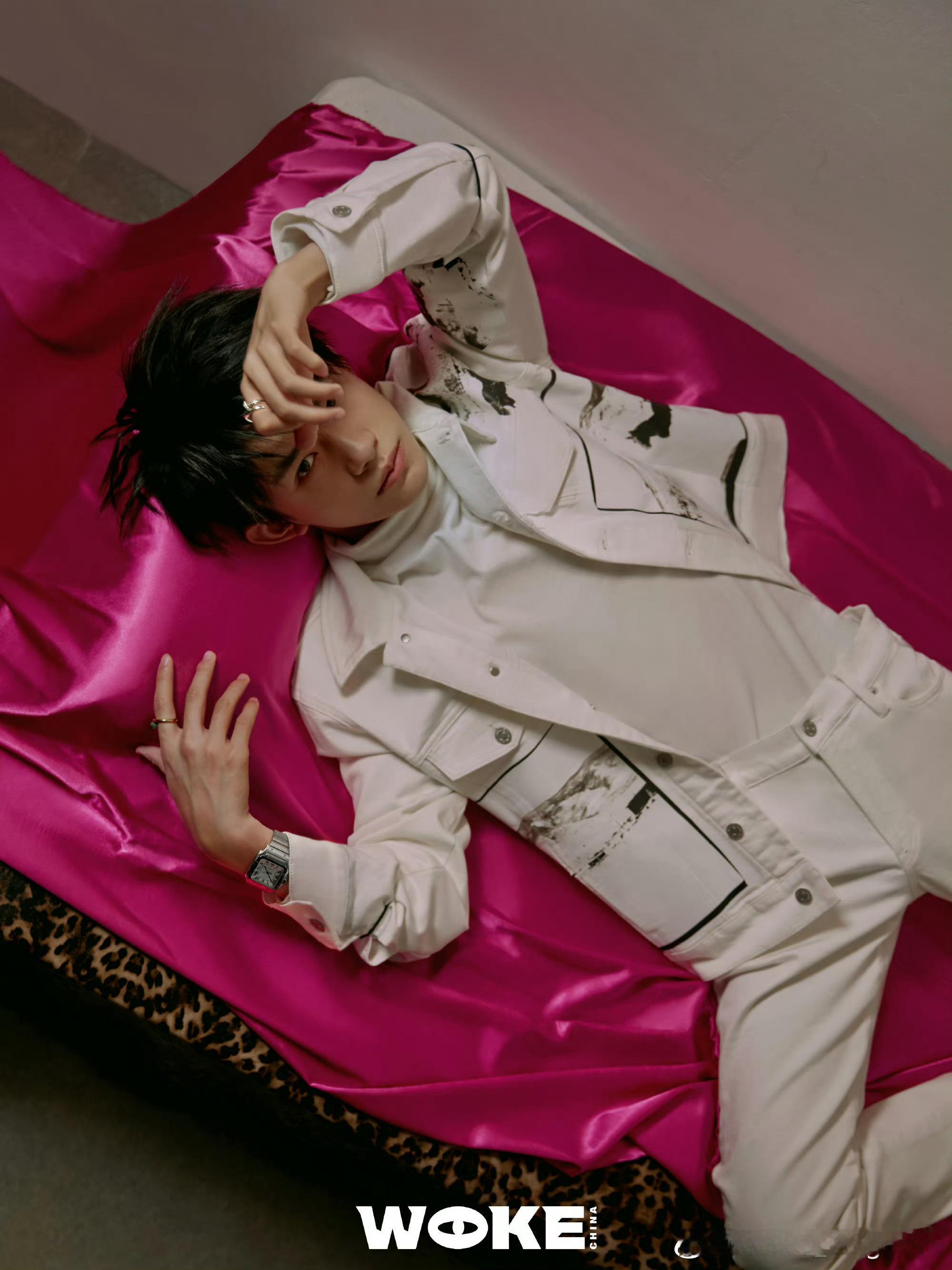 易烊千玺易烊千玺电影惊蛰无声 孩子们…看看谁来了… 