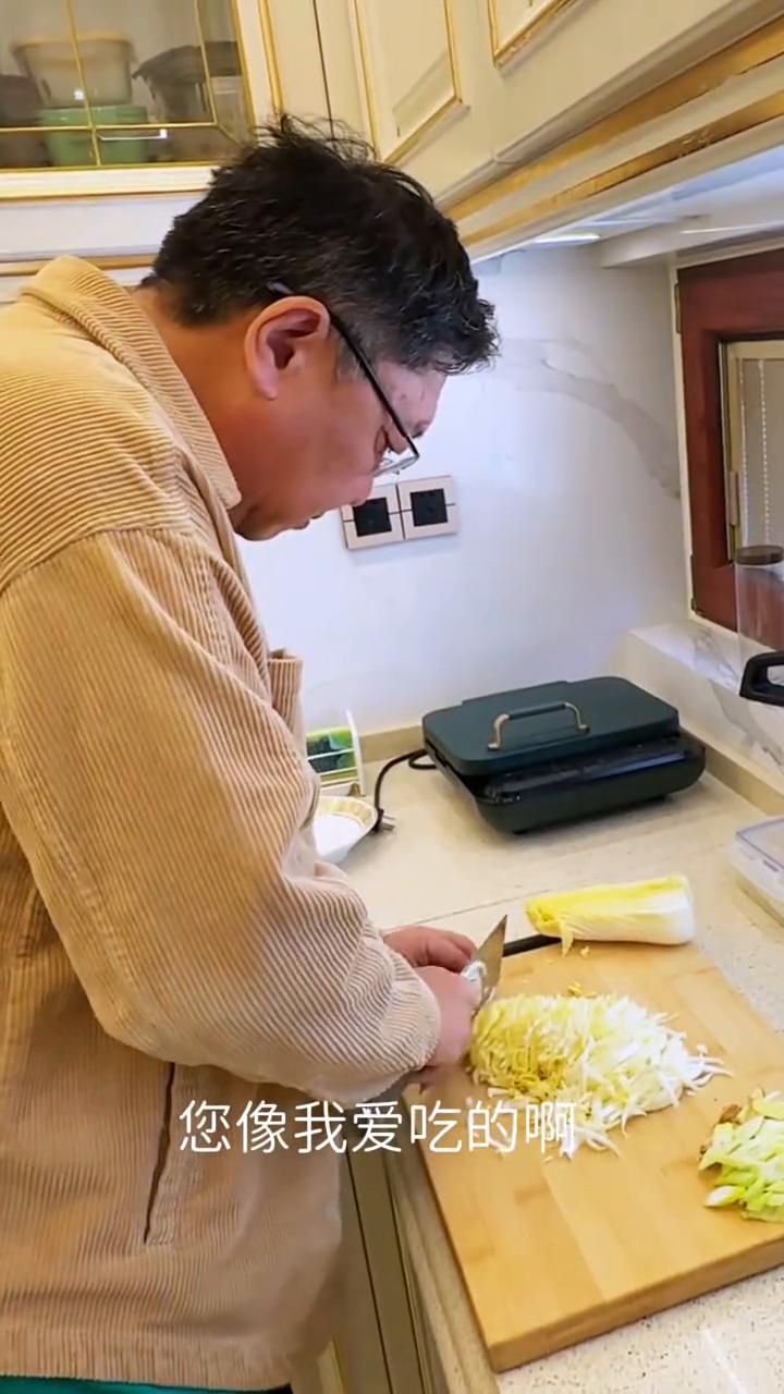 白菜汆面。
您像我爱吃的，老北京有一种白菜汆面。
·花椒煸糊了，搭出去。
·葱、