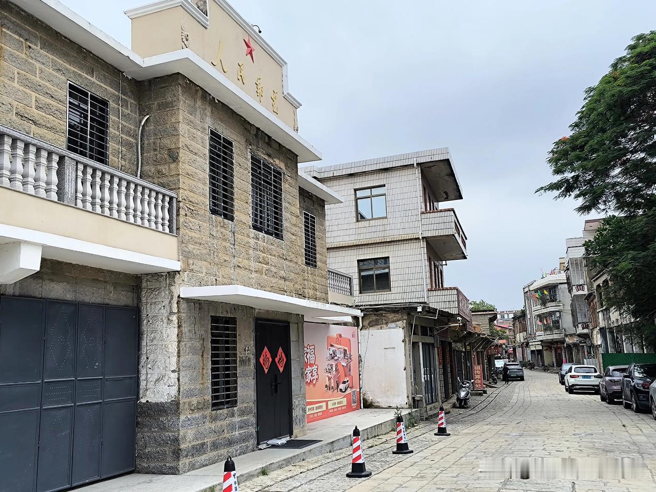 洛阳古街邮电又开始营业了，曾经车水马龙和绿色邮袋二十八杠自行车标配，也想到写给阿