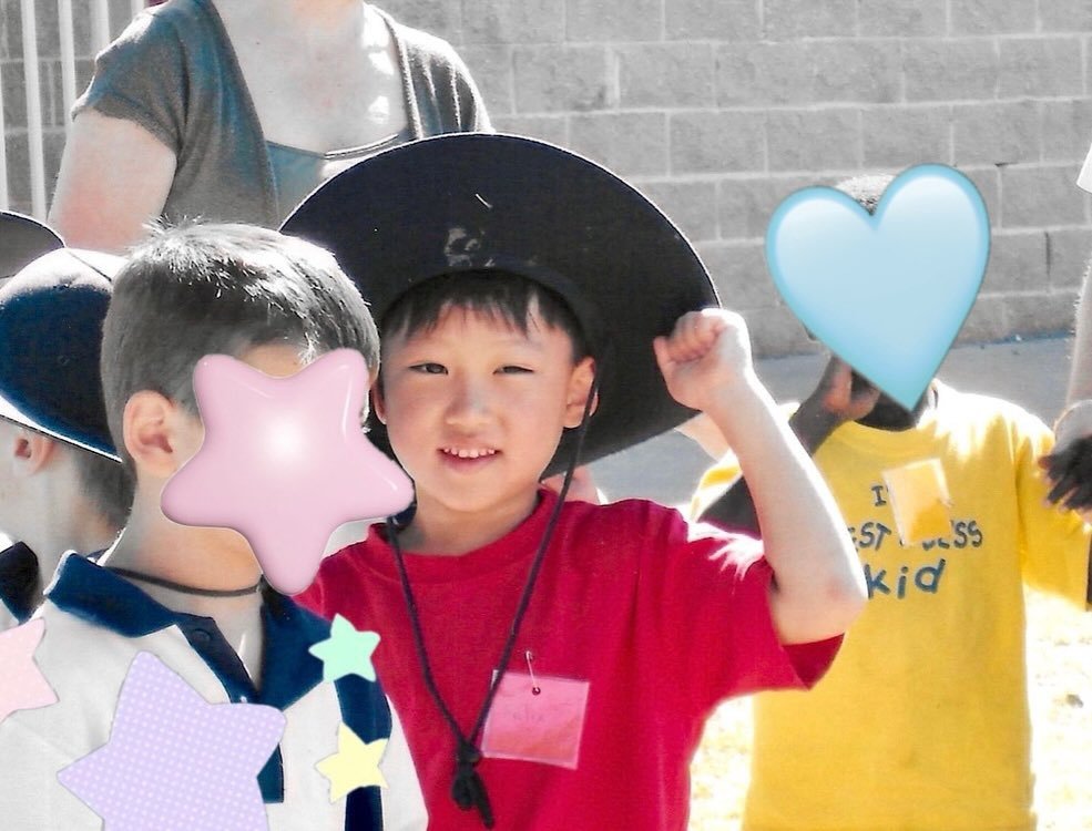 粉丝们反响超好的Stray Kids Felix妈妈在ins上传的童年旧照p1-