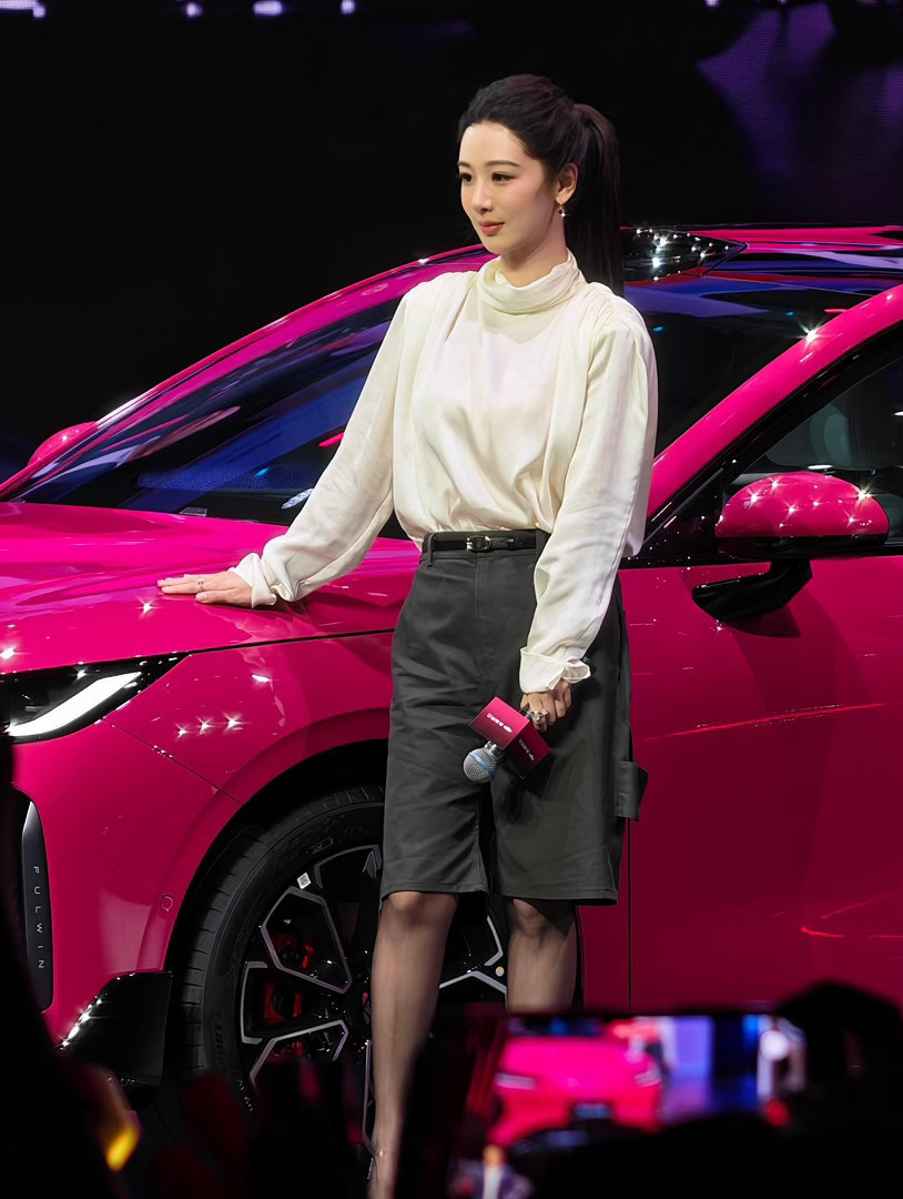 杨紫和风云A9最合拍哎妈呀这是热搜嘛～奇瑞大女主带着她的好车来了🥰 