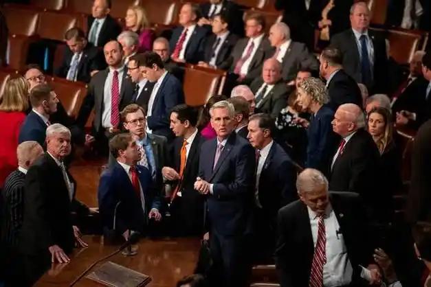 美国副总统万斯反对跟伊朗开战，结果被排挤出了特朗普的权力圈

副总统说话不好使，