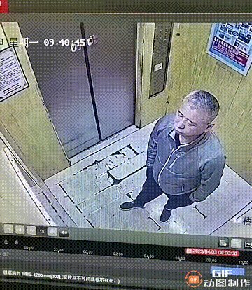 电梯里的大哥看着就不开心，现在更不开心了[泣不成声]