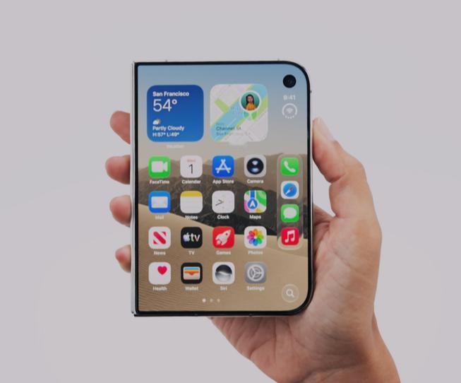 中间那道铰链，把散热的路堵了一半
iPhone折叠屏测评里最扎眼的一句话是“一边