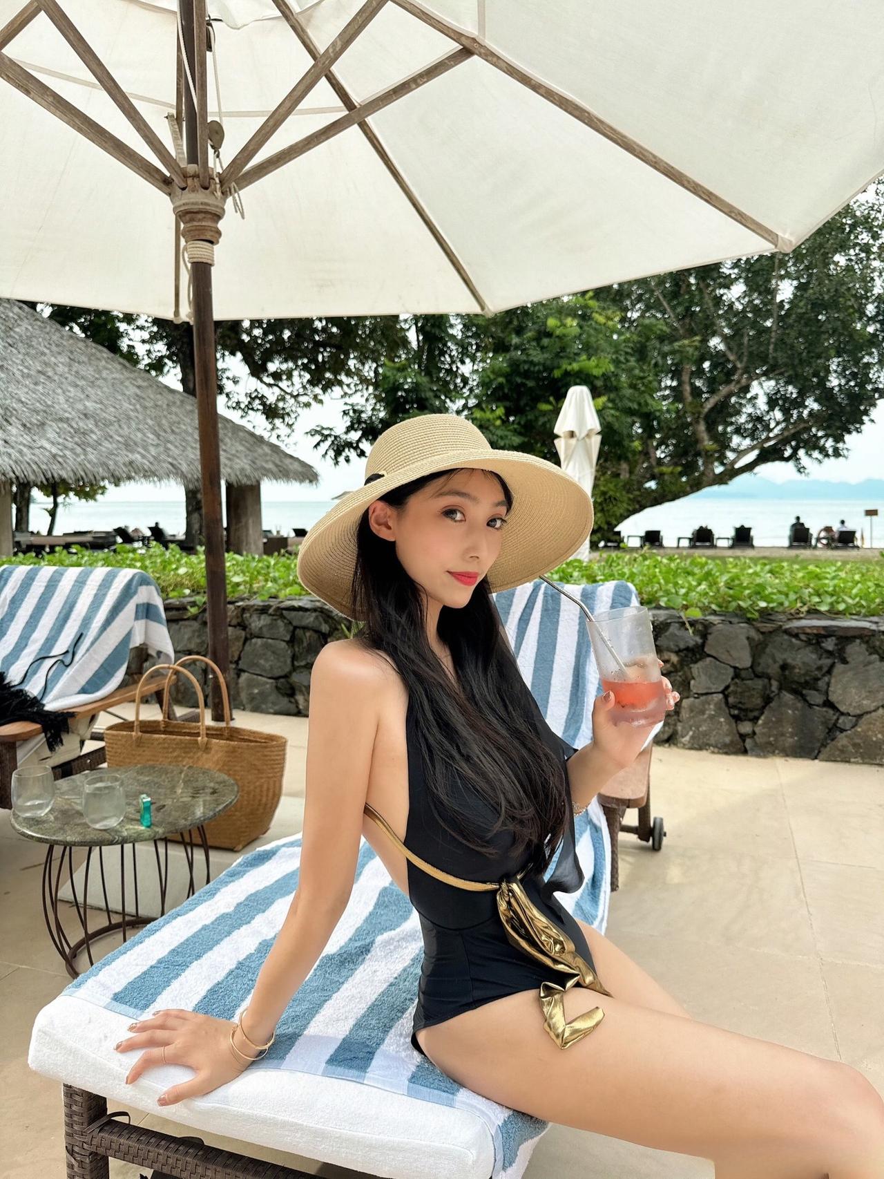 上热门 穿搭 泳衣 御姐 美女