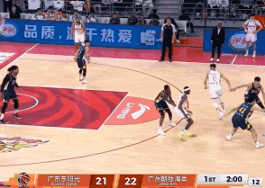 广州新星登场3中0，扣篮都飞？
北京时间12月19日，广州与广东首节比赛，新星陈