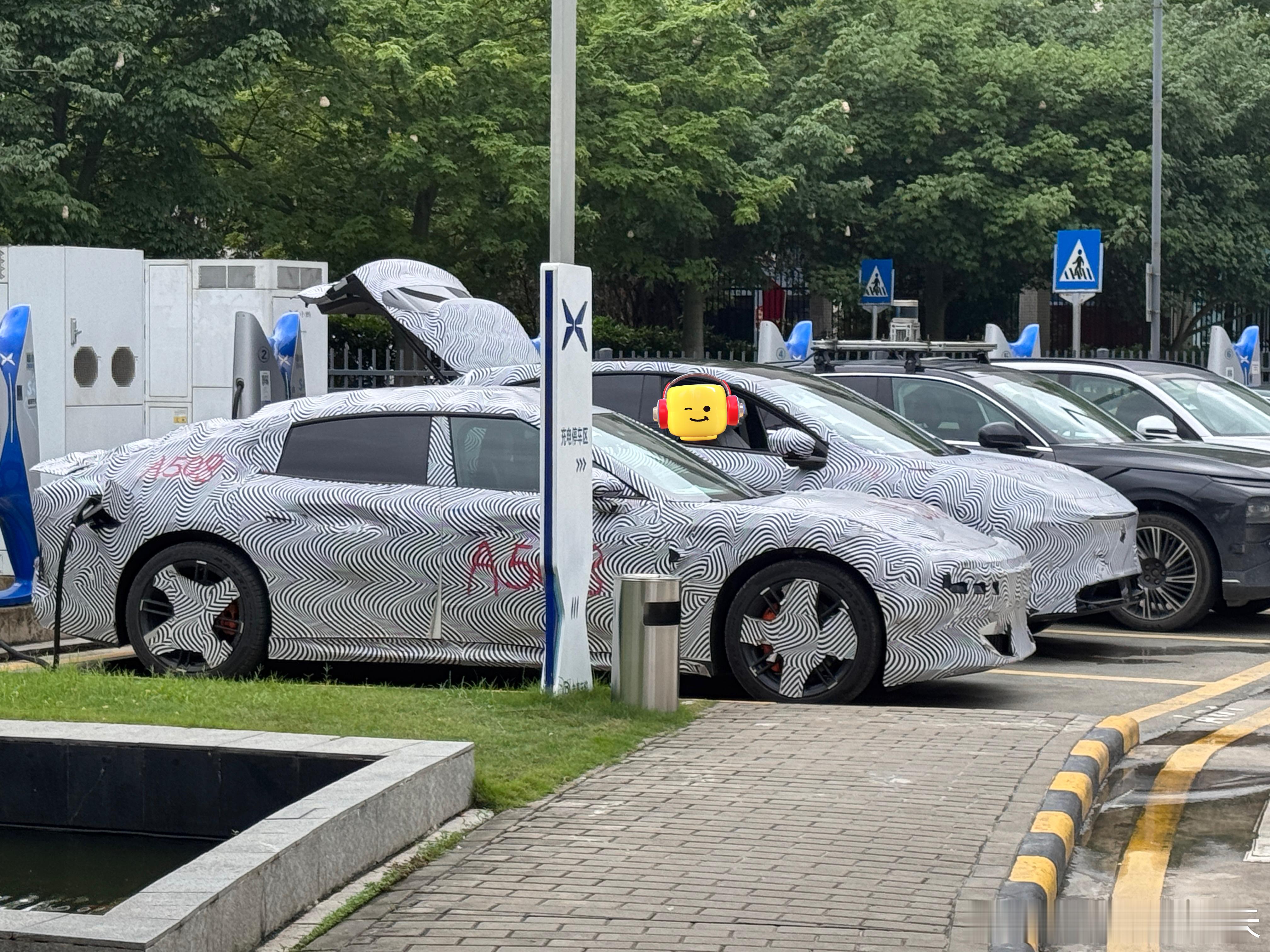 近距离看 E29和 G7，不知道谁会先上市呢[思考]新能源汽车﻿小鹏汽车小鹏g7