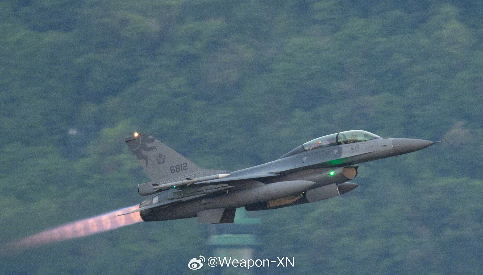 #兵器影像[超话]# 临时叫停一天后，台伪空军第五联队成功完成首次AIM-120
