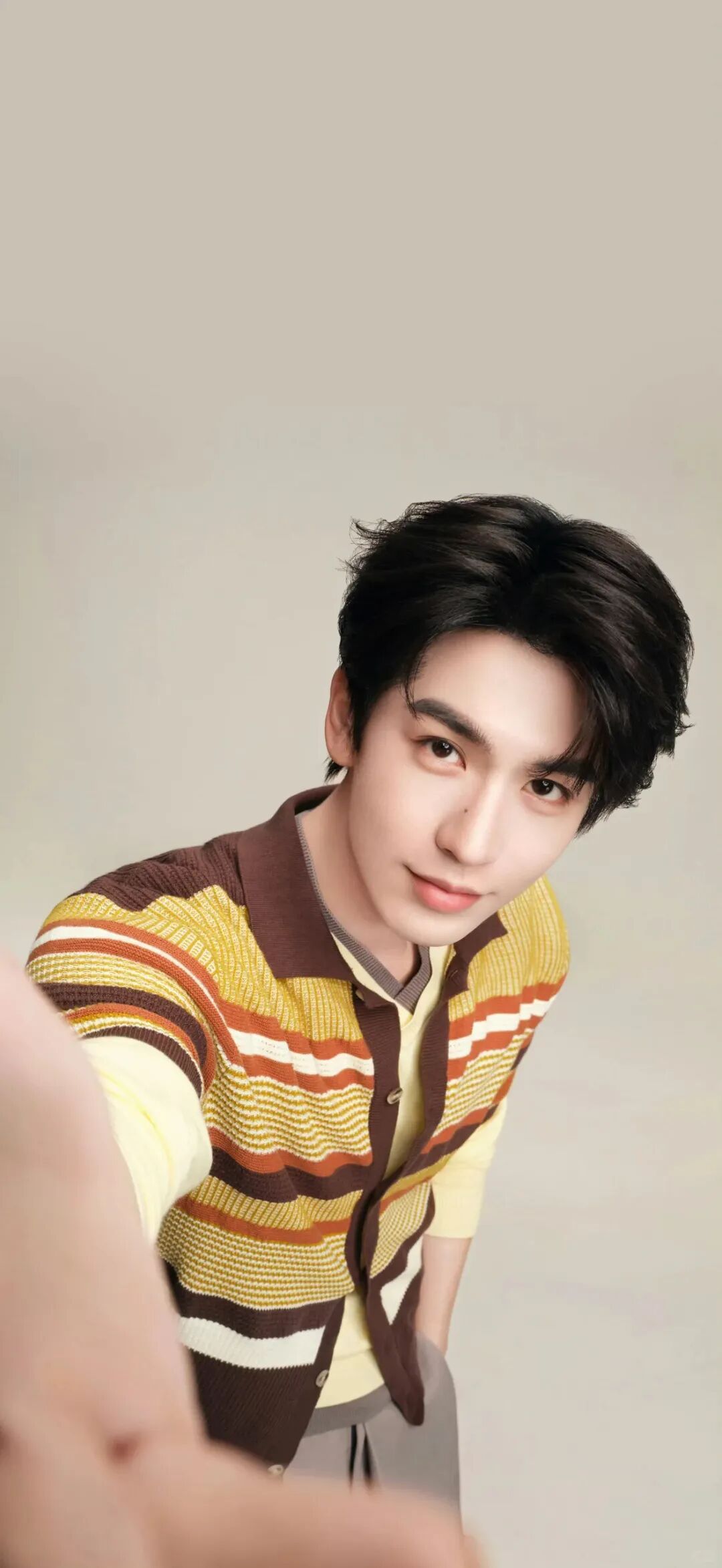 张凌赫壁纸 | 高清无水印 | 逐玉 | 谢征拿图点赞