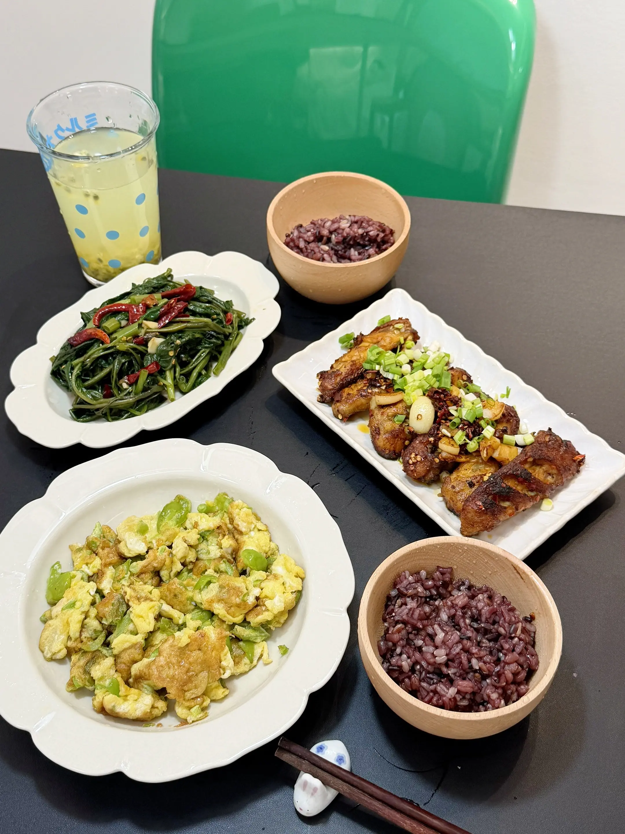 对外说不会做饭 关起门来给自己做一桌