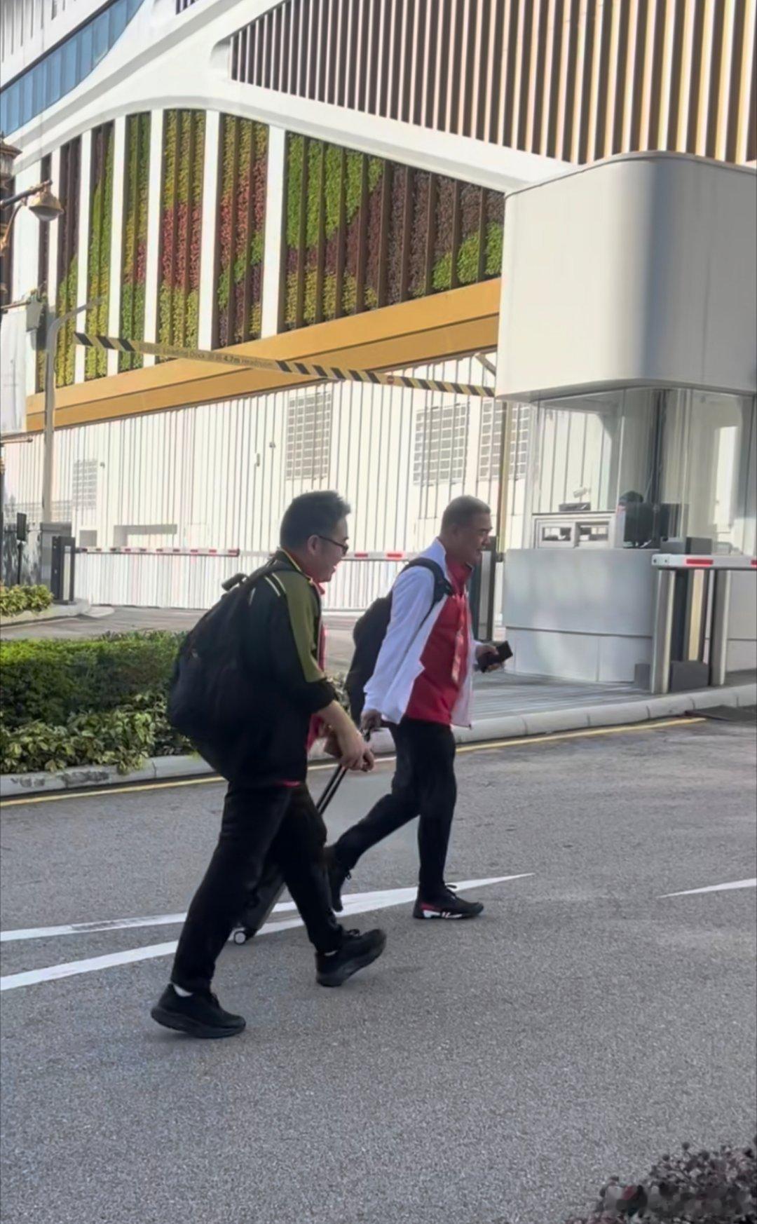 李武军，李叔，大家可能不太了解，年纪小的球迷朋友可能不知道郭跃，已经退役多年，曾