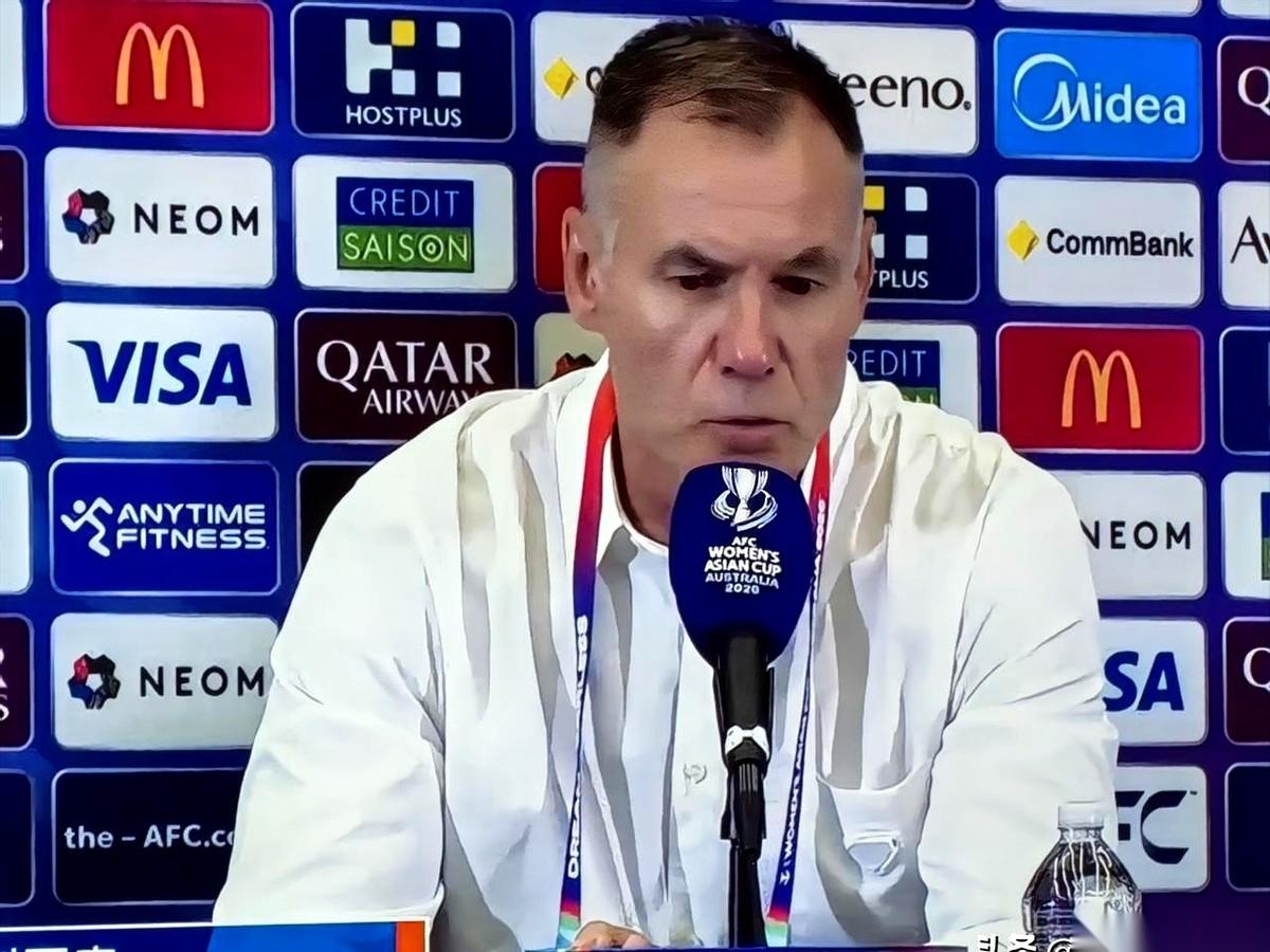 看完比赛，一晚上没睡好。
就三个字：不甘心。
真的，不是说人家澳大利亚队踢得有多