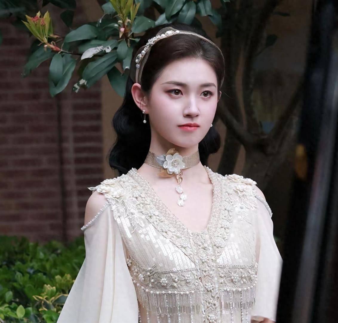 主持人问27岁的郭宇欣:“红了什么感觉？”郭宇欣摇摇头:“没感觉。”主持人说:“