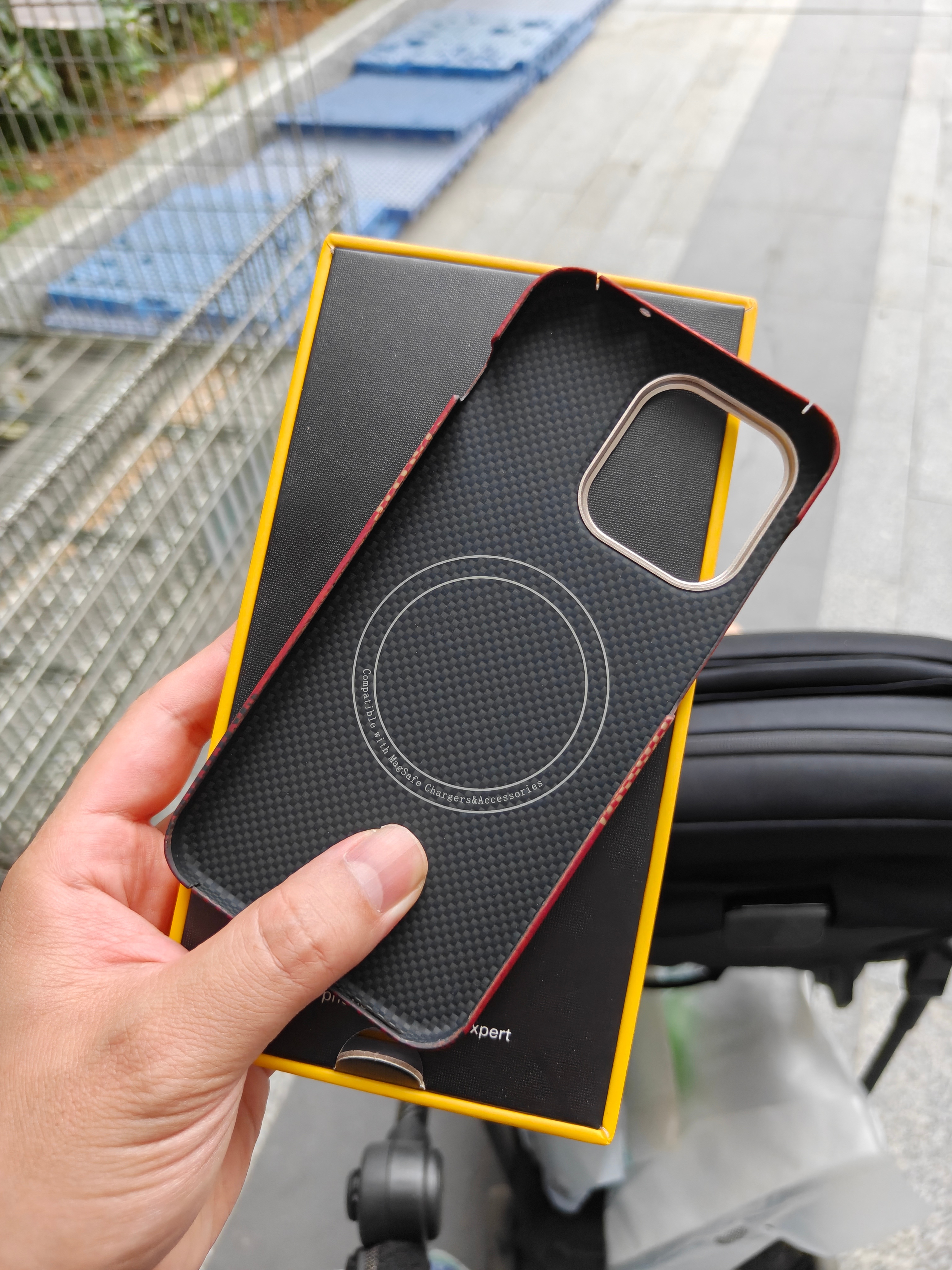 买了个杂牌芳纶纤维壳子，感觉还行？ 