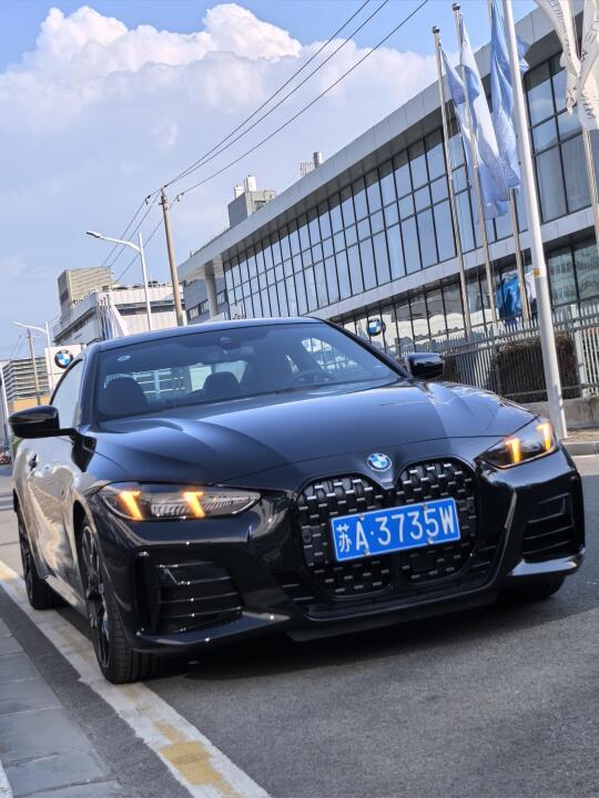 试驾了宝马4系，30W+轿跑同级没对手