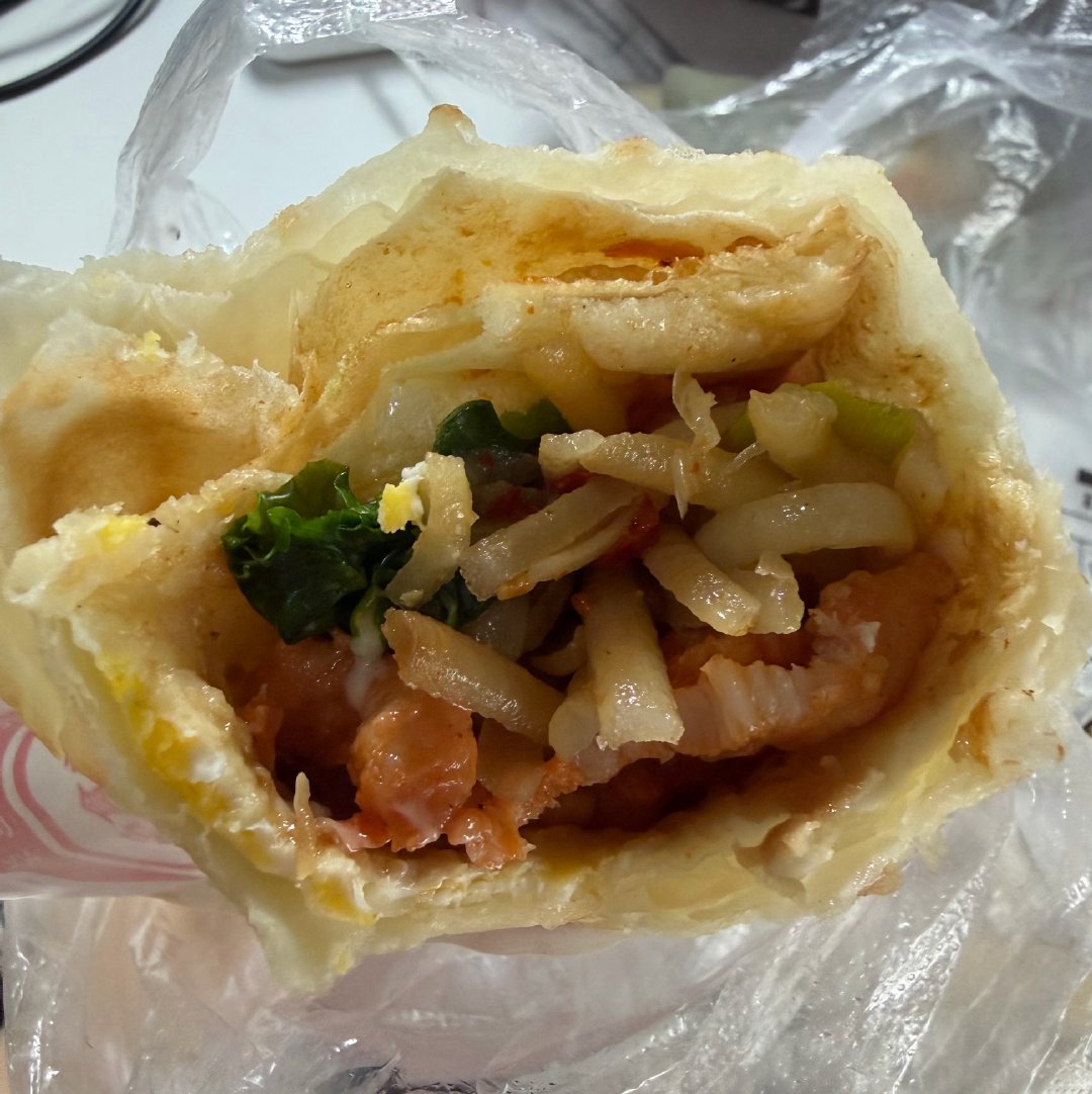 加了两个鸡蛋 一根火腿肠 一份里脊肉 一份土豆丝 一份生菜的煎饼果子[柯基][柯