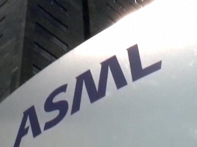 就在28号，荷兰光刻机巨头阿斯麦突然放出一个重磅炸弹，直接让全网炸锅，CEO克里