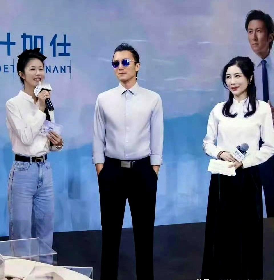 谢霆锋的五官，终究还是输给了他爹那股劲儿。

最近，89岁的谢贤坐着轮椅在太平山