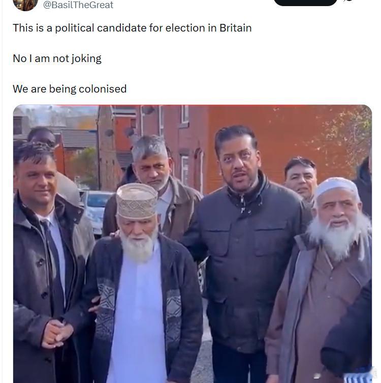 这是一位正在英国伯明翰参加选举的候选人，又是一个叫阿里·汗的家伙。英国正在被殖民