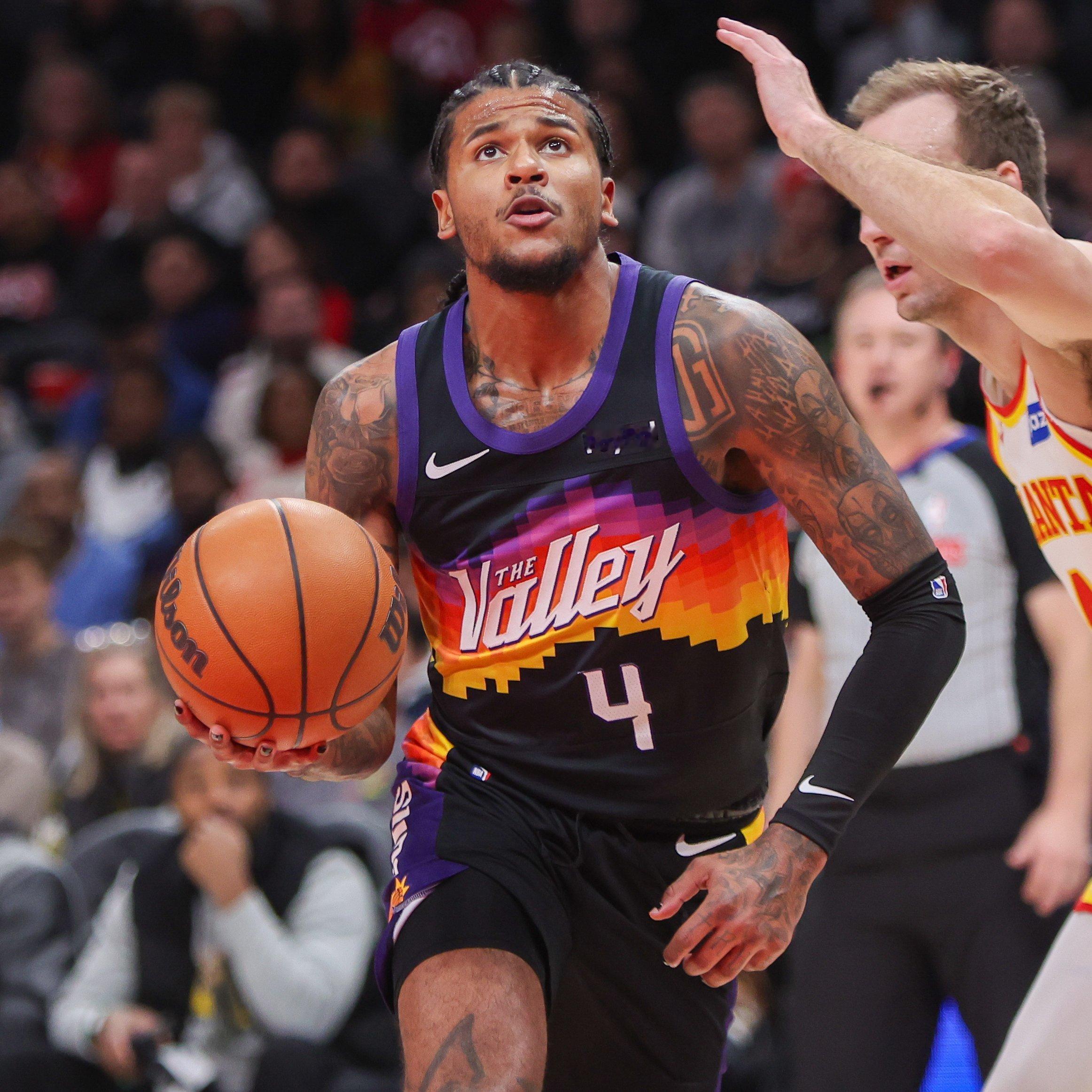 杰伦格林因“预防性腿筋紧张”，本场比赛将不会继续出战太阳vs老鹰