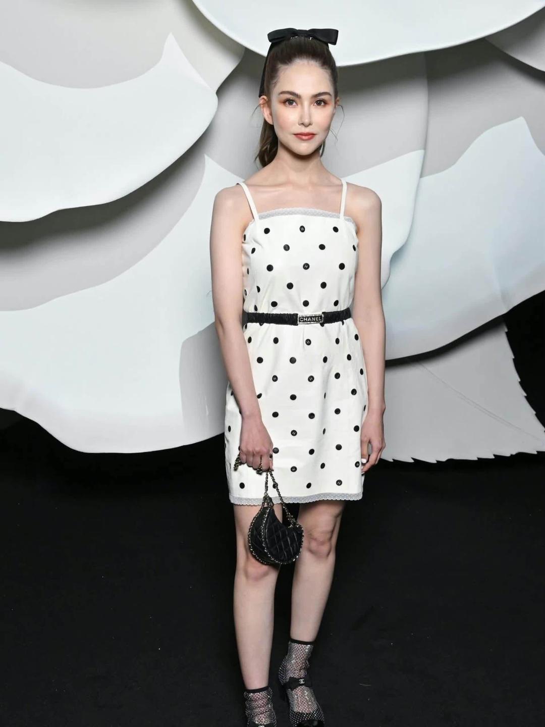 昆凌巴黎时装秀造型 ​​​