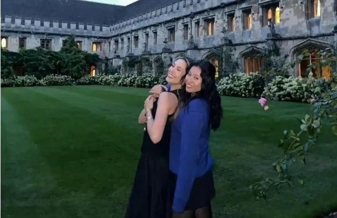 谷爱凌把LV项链借斯坦福室友去约会借出LV，借不到的是她的真心。谷爱凌把万元项链