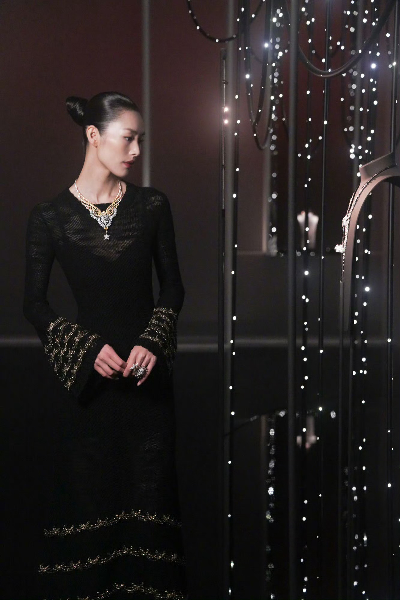 出席香奈儿臻品珠宝秀和晚宴的刘雯 ，身穿CHANEL 2025早秋高级手工坊系列