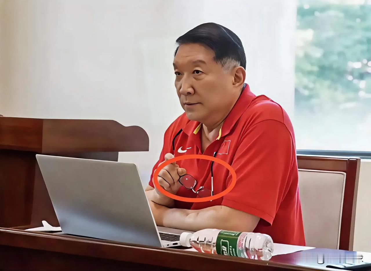 无规矩不成方圆，支持宫鲁鸣指导的决定！

宫指导最近因宣布李梦因伤无缘亚洲杯，而