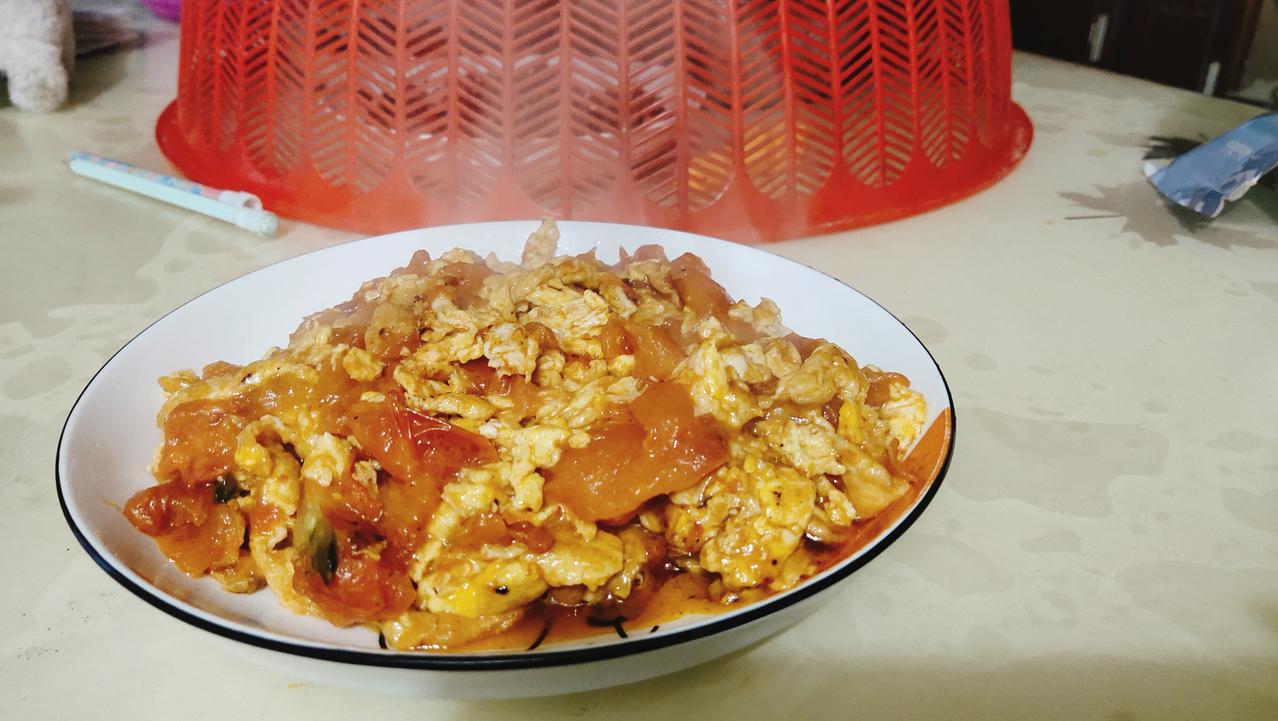 今天晚上自己一个人在家，做了一个番茄炒蛋，味道很不错。