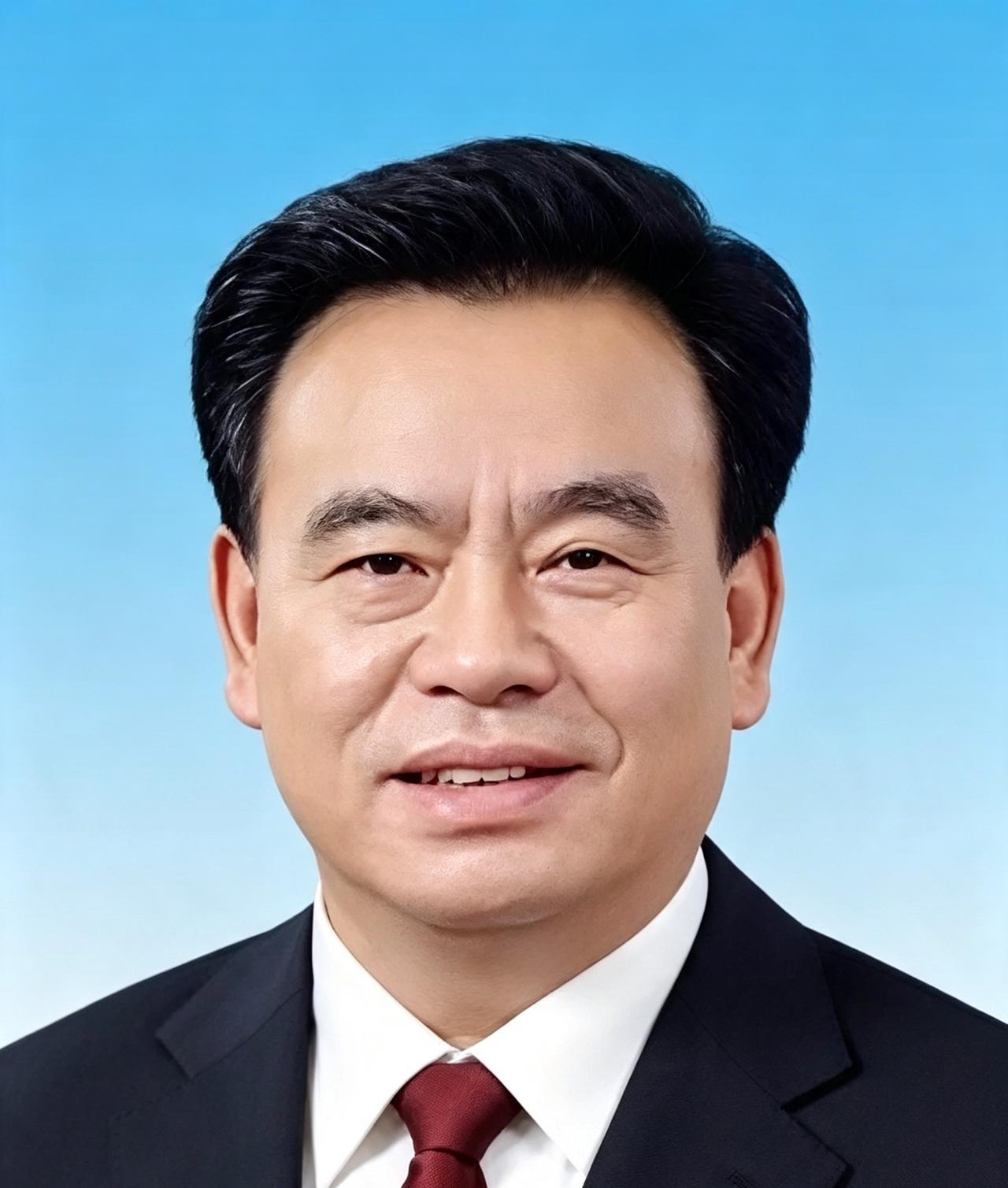 当了8年浙江省长，57岁升正部级，退休后，他放下身份，来到浙江省博物馆，穿上志愿