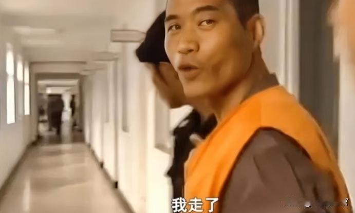 “谢谢啦，我走了。”2005年，一青年男子笑着走进刑场对着母亲和妻子说。待审判官