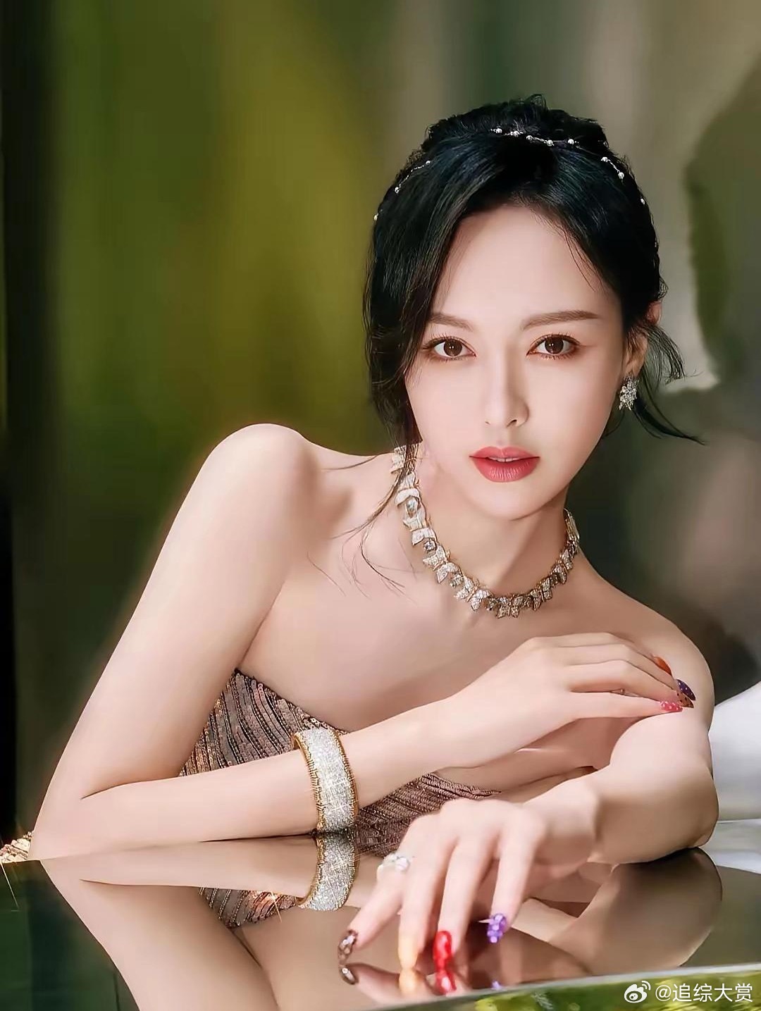 这一夜，宋佳沉默了！佘诗曼也沉默了！她们怎么也没想到，打败自己的不是《繁花》的女