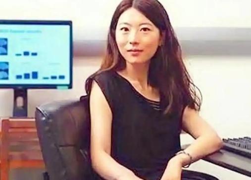 “我宁愿在美国住下水道，翻垃 圾！也不回中国！”谁能想到，说出这句话的人，竟然是