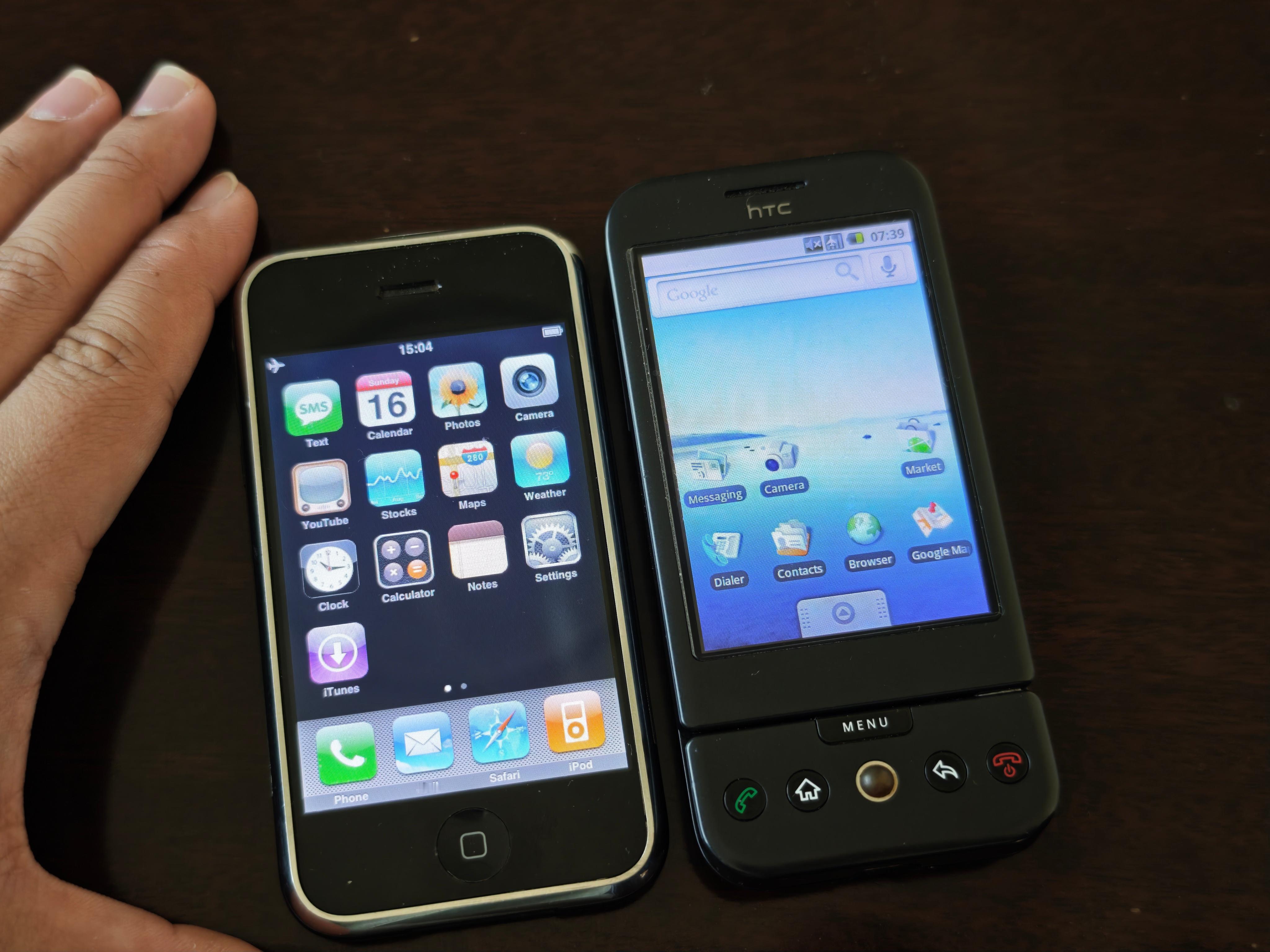 回家收拾东西，收拾出来了两部老机器，不知道还有没有人认识？ 