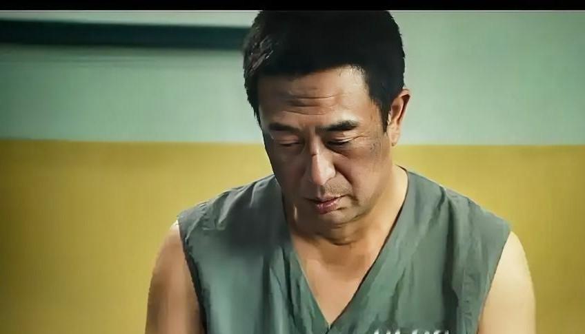 胡三元把五年牢坐满了。
出狱第四天，他用害他坐牢的那个秘密，跟仇人换了一张外甥女