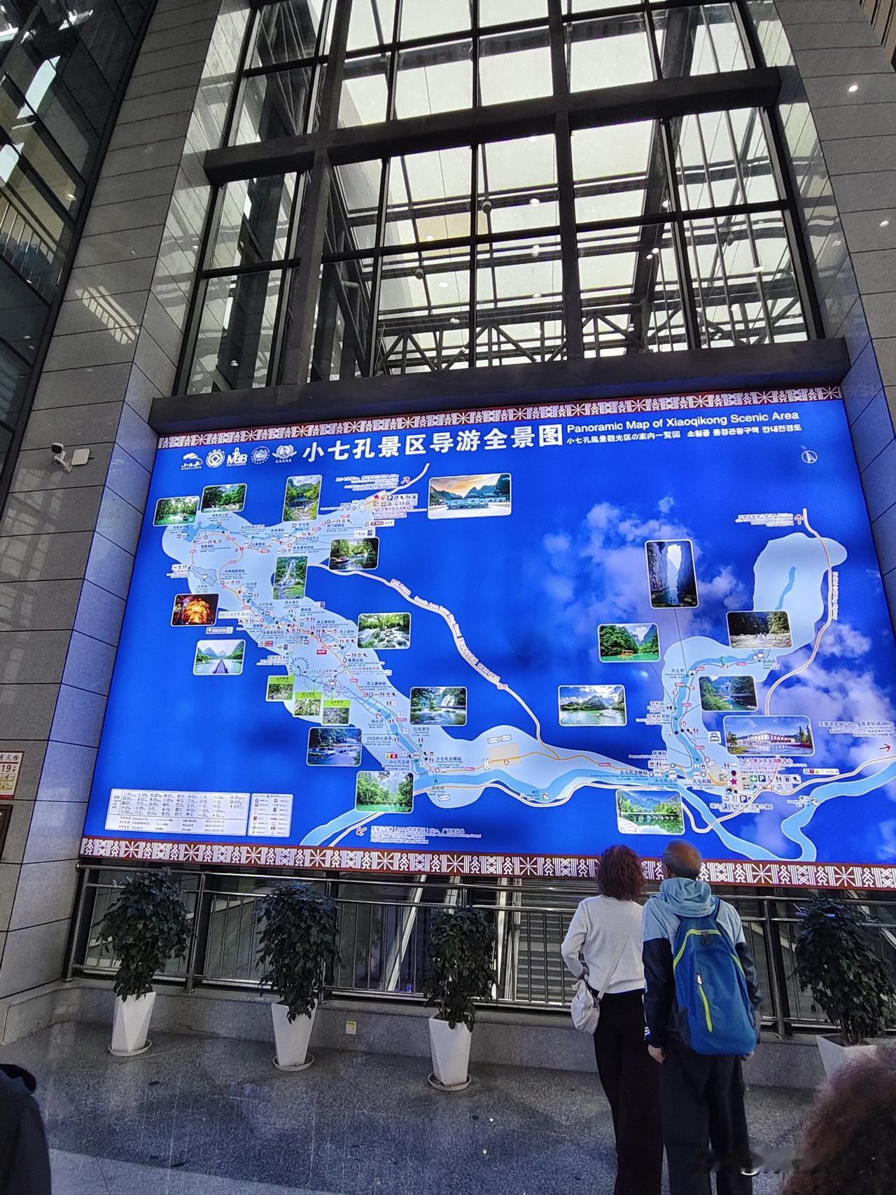 在荔波小七孔景区，我们都吃了些什么呢？
为了能在荔波小七孔多玩一会儿，我买了六点