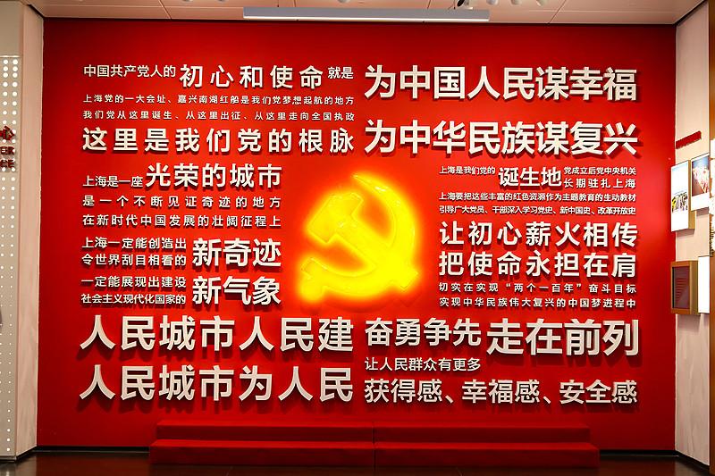 一个人要有初心和本心，只要守着这两个心，就没有克服不了的困难。作为党员，领导干部