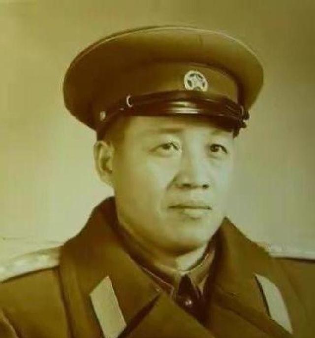 1950年志愿军团长范天恩带两千余人失联多日，由于私自率部赶入松骨峰战场竟然成了