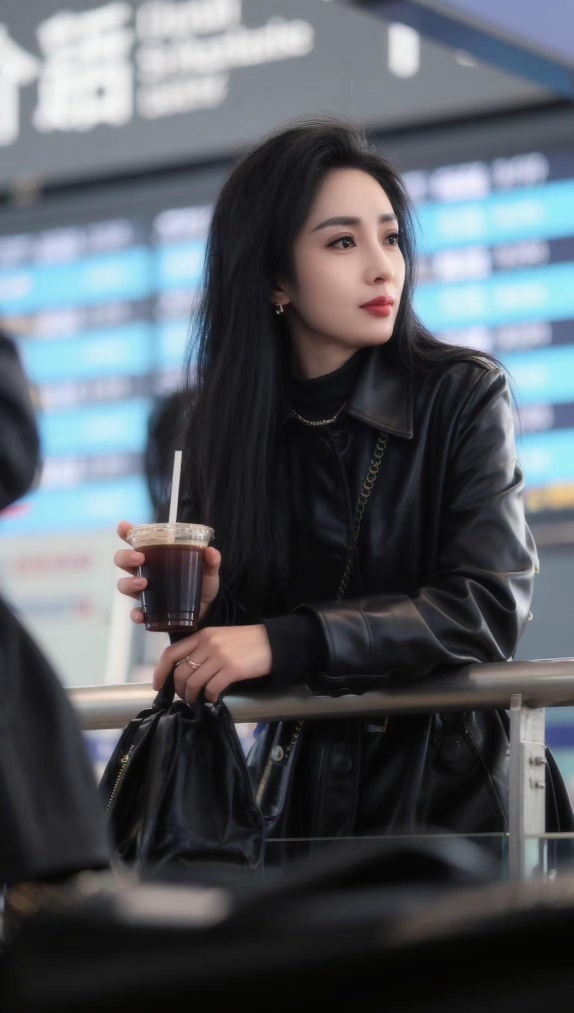 人生最好的作品就是自己，哪怕无人欣赏也要学会独自绽放。早ﾉ☀今日分享