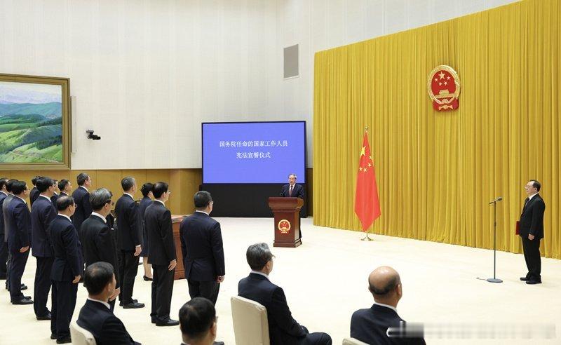 【国务院举行宪法宣誓仪式 李强总理监誓】网页链接  ( 中国政府网 ) 