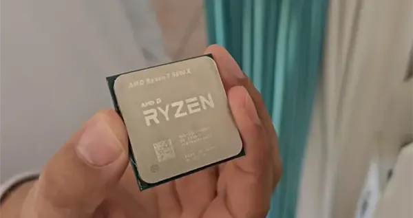 锐龙7 5800X用一年坏了：降频300MHz成功起死回生