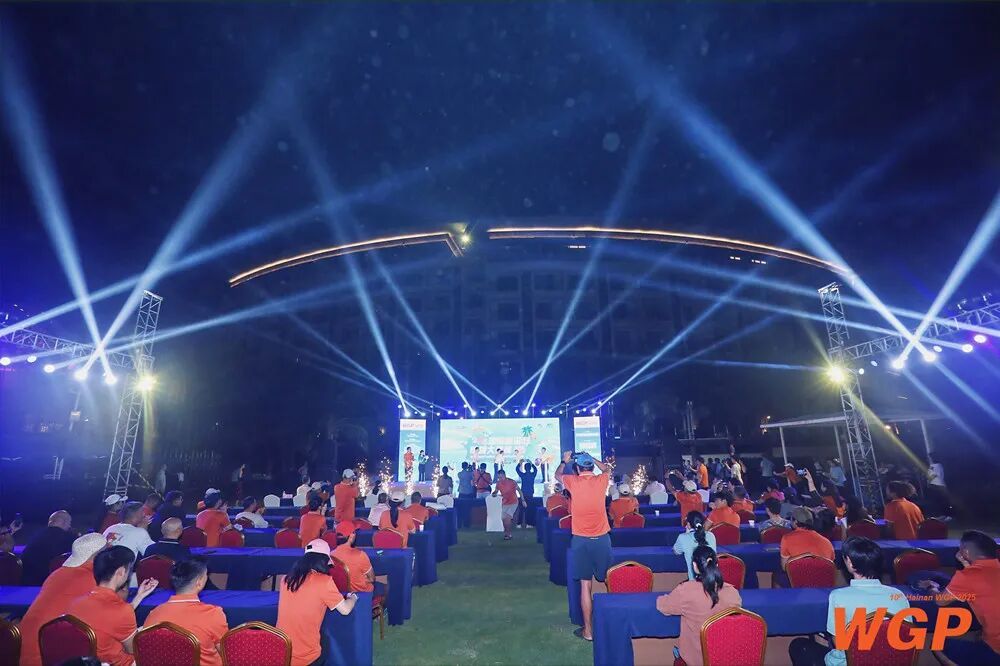 海南正扬帆 帆板高手激战昌江棋子湾！2025国际旅游岛帆板大奖赛火热开赛，国内最