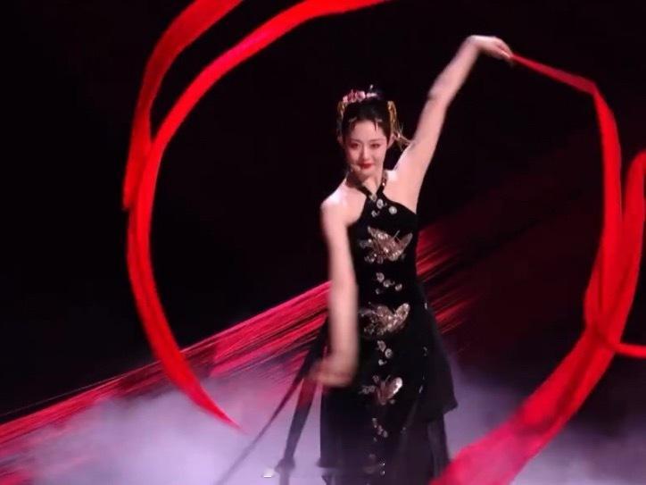 代斯可以淘汰了，这几公她完全没有什么进步，表现也不亮眼。白瞎我初舞台替她鸣不平代